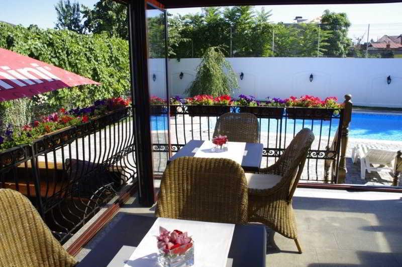 Hotel Angelo D'Oro Ploieşti Kültér fotó