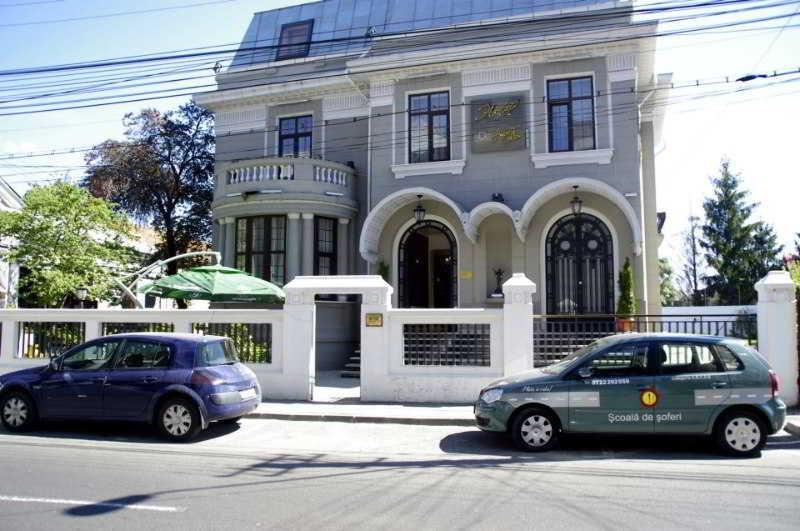 Hotel Angelo D'Oro Ploieşti Kültér fotó