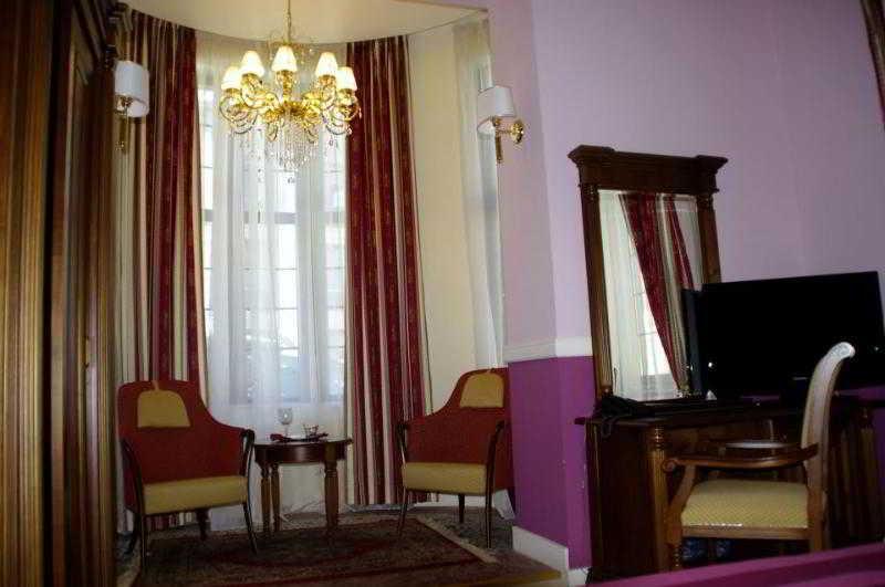 Hotel Angelo D'Oro Ploieşti Kültér fotó