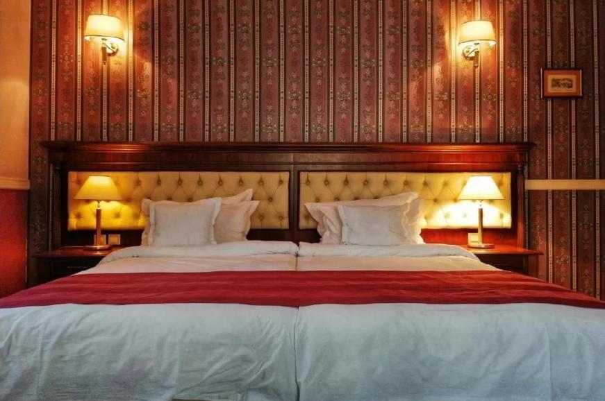 Hotel Angelo D'Oro Ploieşti Kültér fotó