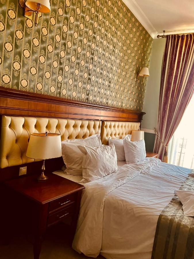 Hotel Angelo D'Oro Ploieşti Kültér fotó