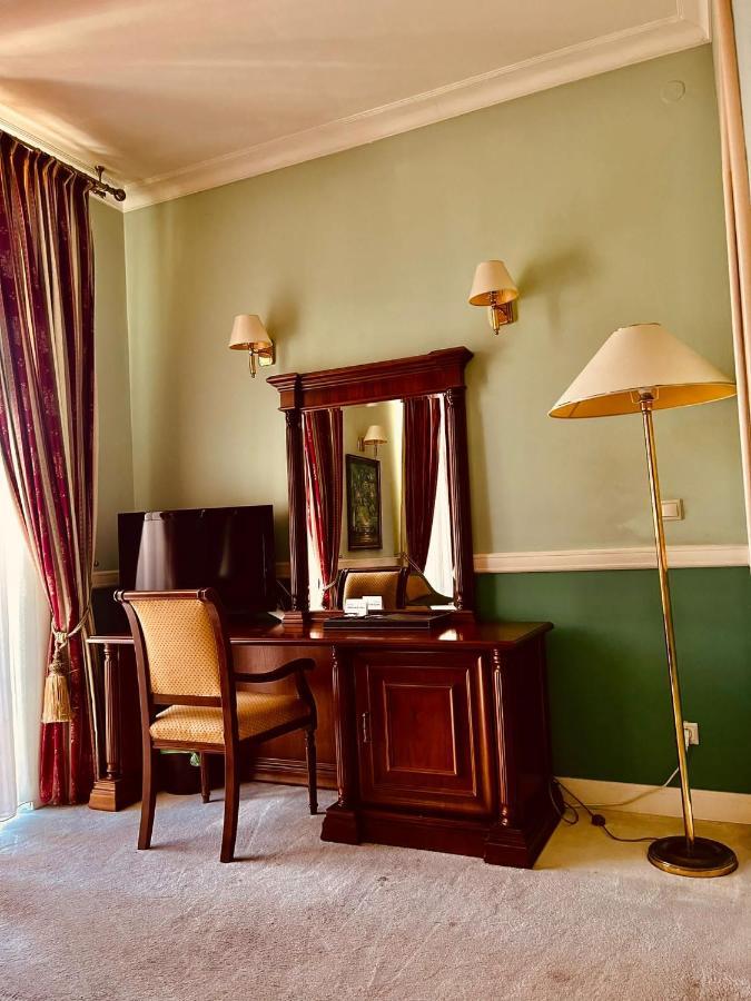 Hotel Angelo D'Oro Ploieşti Kültér fotó
