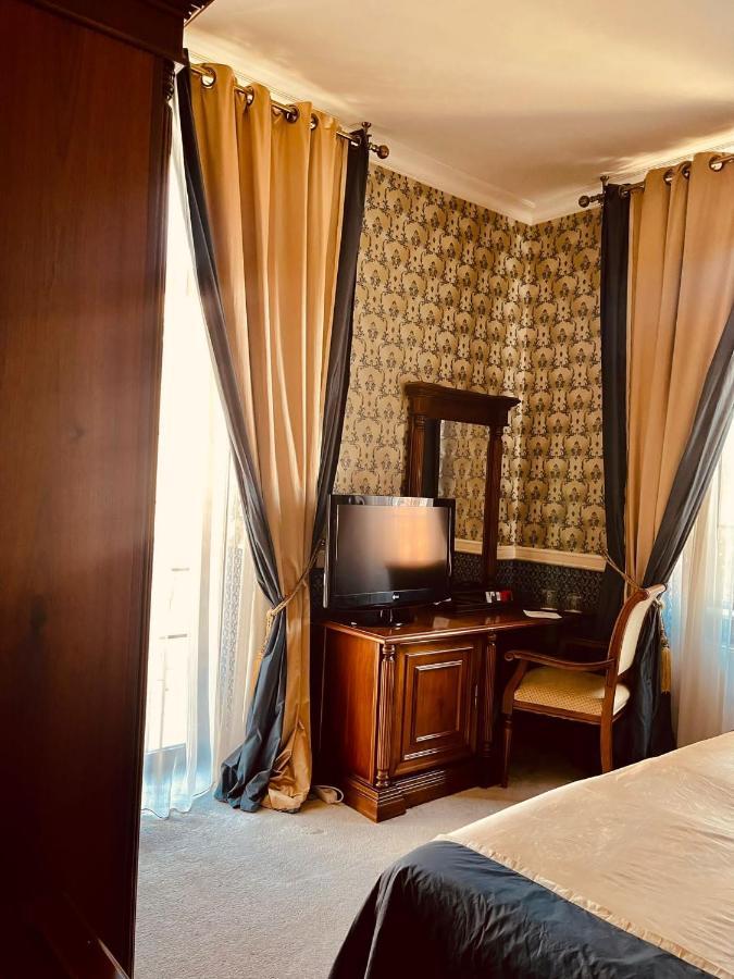 Hotel Angelo D'Oro Ploieşti Kültér fotó