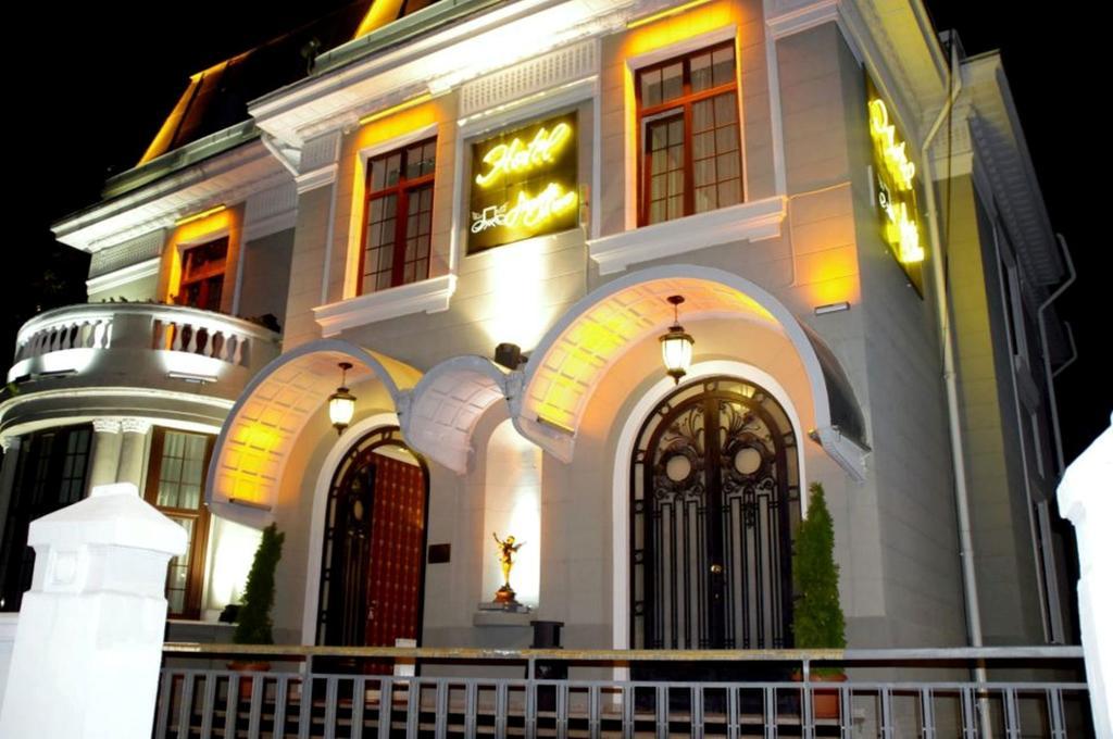 Hotel Angelo D'Oro Ploieşti Kültér fotó