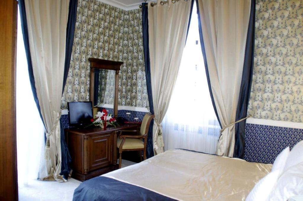Hotel Angelo D'Oro Ploieşti Kültér fotó
