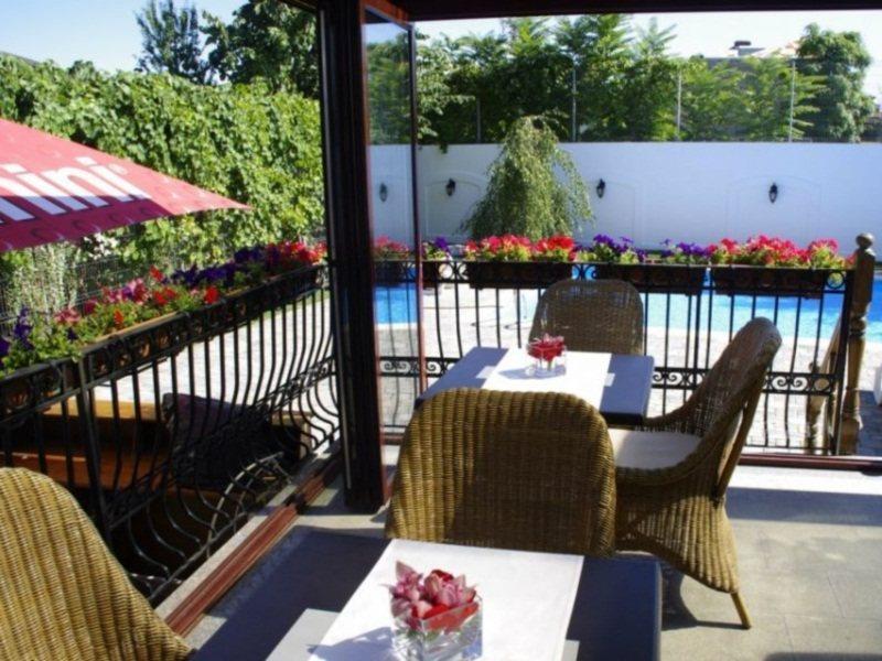 Hotel Angelo D'Oro Ploieşti Kültér fotó