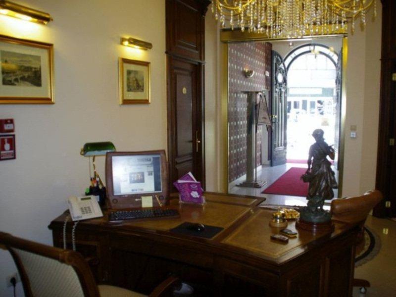 Hotel Angelo D'Oro Ploieşti Kültér fotó